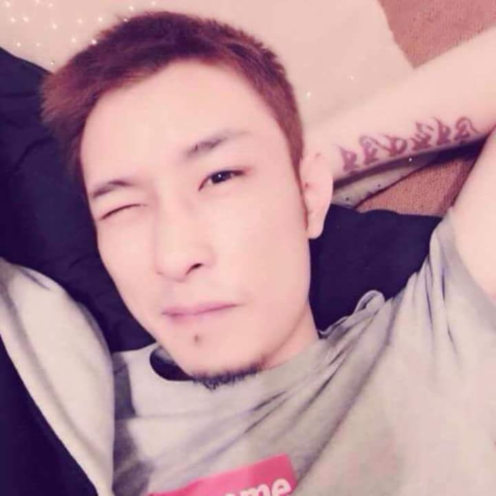 难得拥抱的第一张照片--长沙相亲服务中心