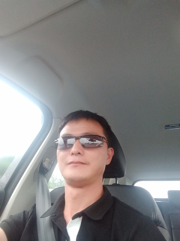 孤独的男人的第一张照片--长沙相亲服务中心