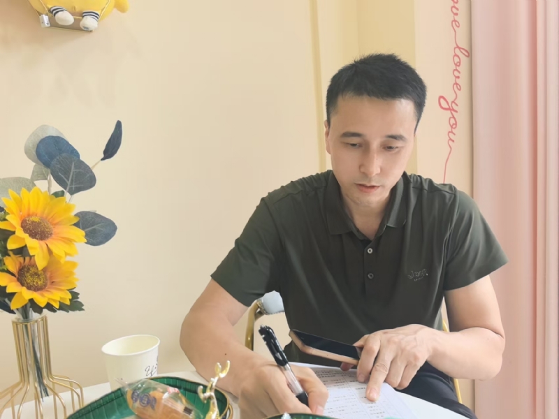 笑看一切的第二张照片--长沙相亲服务中心